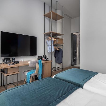 Hellenic Vibes Smart Hotel أثينا المظهر الخارجي الصورة A room at the hotel