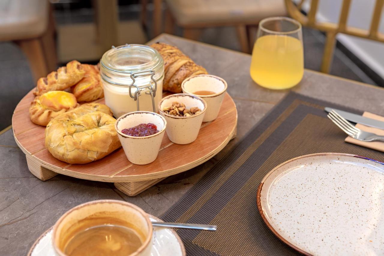 Hellenic Vibes Smart Hotel أثينا المظهر الخارجي الصورة Breakfast at the hotel