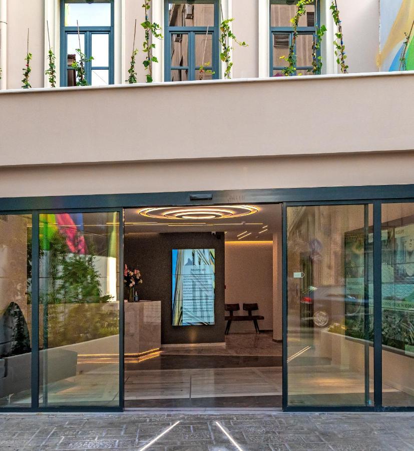 Hellenic Vibes Smart Hotel أثينا المظهر الخارجي الصورة Entrance to the hotel