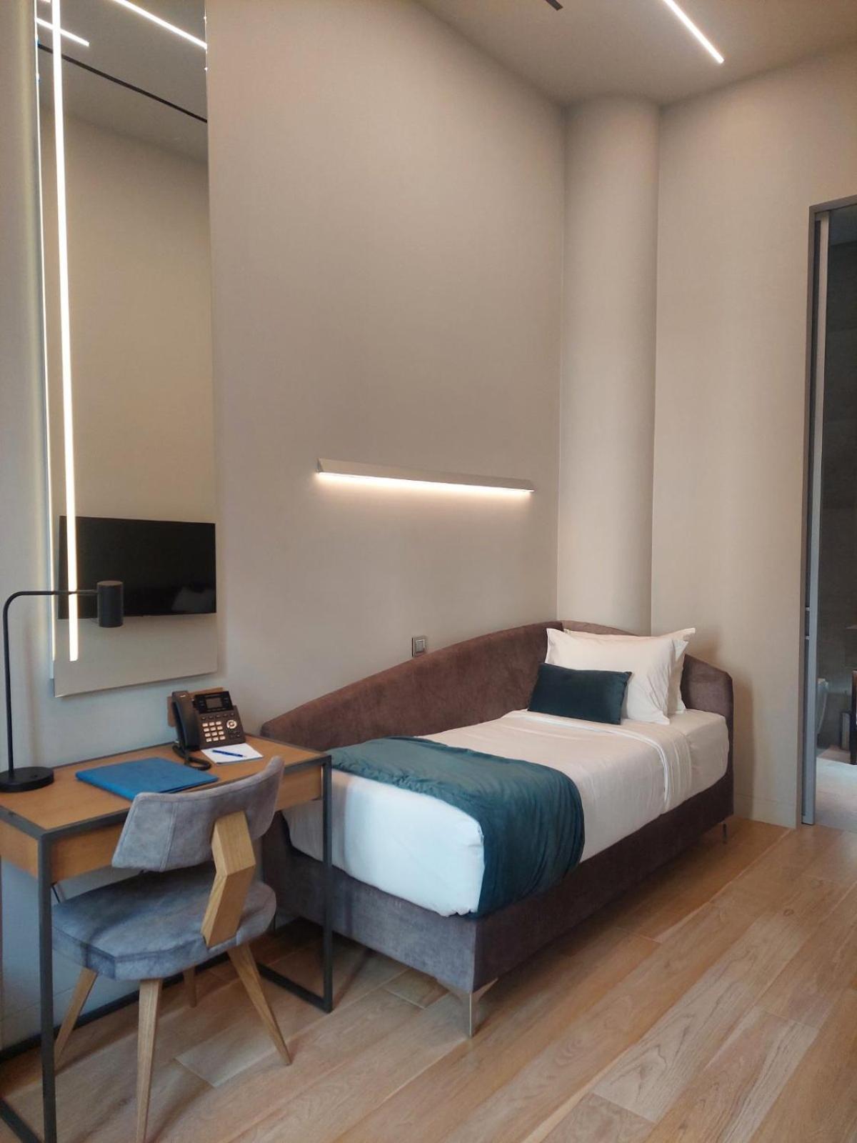 Hellenic Vibes Smart Hotel أثينا الغرفة الصورة A room at the hotel