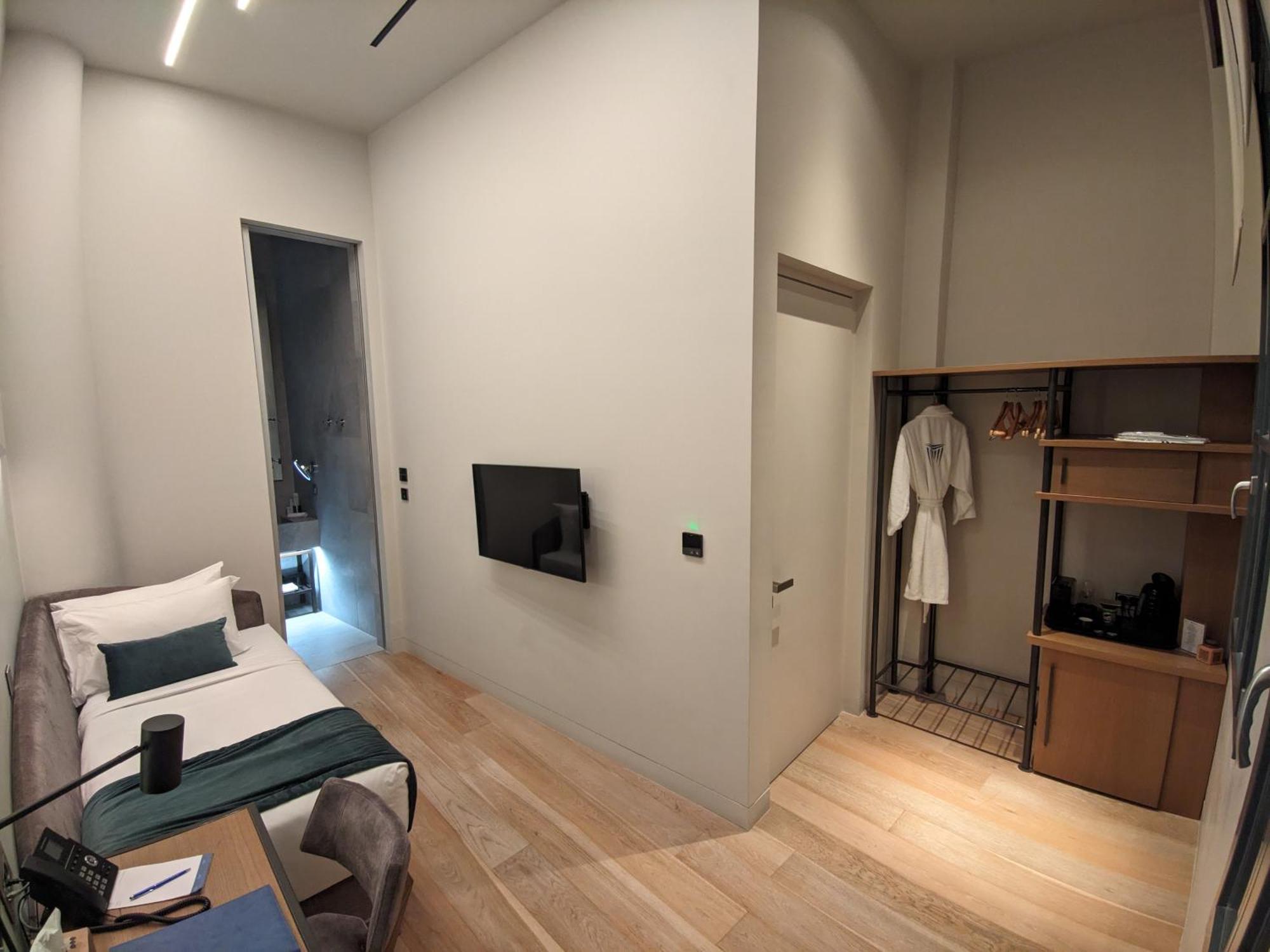 Hellenic Vibes Smart Hotel أثينا الغرفة الصورة A room at the hotel